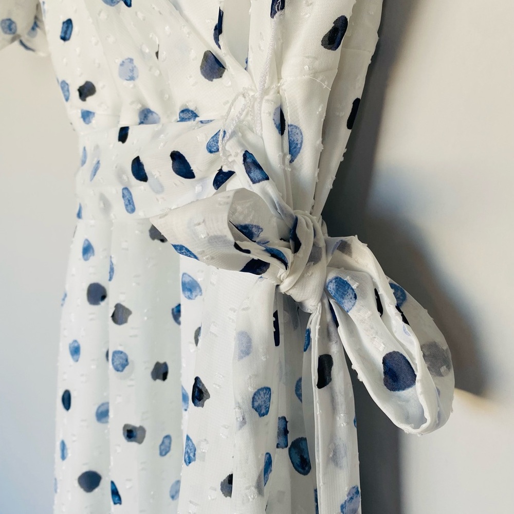 NWT! DKNY Midi White and Blue Polka Dots Wrap Dress with Puff Sleeves! Size 14W! - Picture 7 of 12